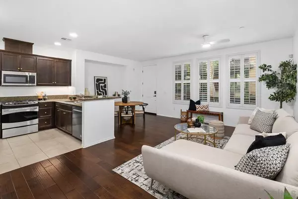 San Diego, CA 92130,10785 New Grv #87