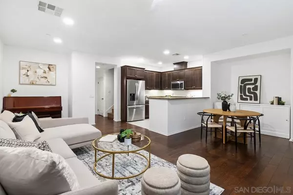 San Diego, CA 92130,10785 New Grv #87