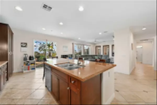 Escondido, CA 92026,10562 Aspen Gln