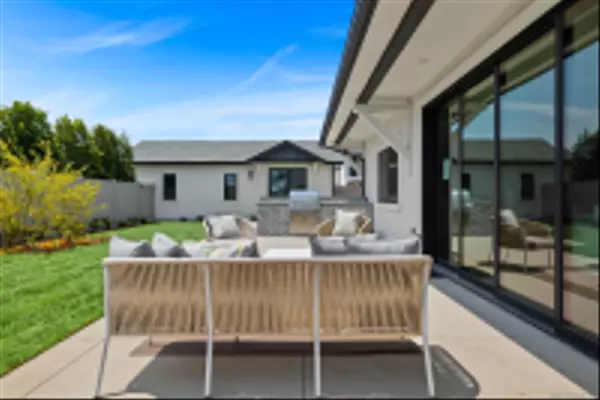 Carlsbad, CA 92008,3747 Adams St