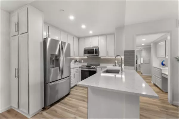 San Diego, CA 92101,850 State Street #411