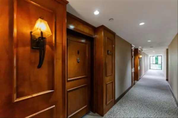 San Diego, CA 92101,850 State Street #411