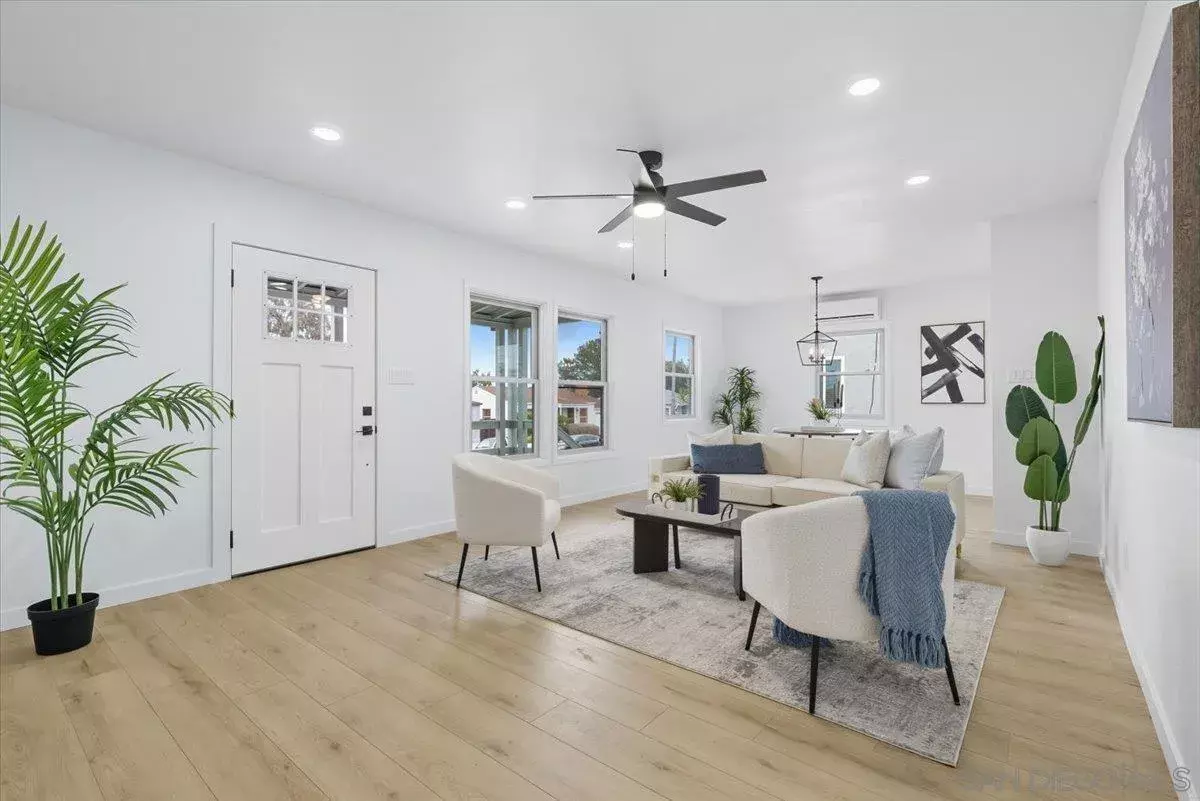 San Diego, CA 92115,4352 Athens St