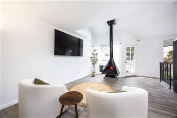 San Diego, CA 92103,3568 Front St #D