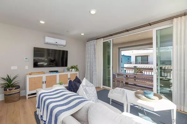 San Diego, CA 92109,827 Jersey Court