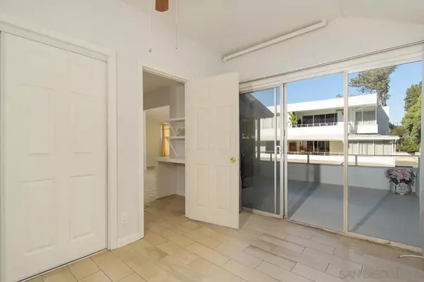 La Jolla, CA 92037,2368 Torrey Pines #61