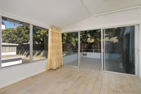 La Jolla, CA 92037,2368 Torrey Pines #61