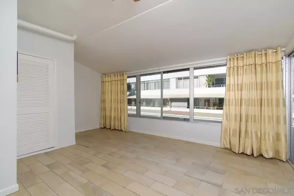 La Jolla, CA 92037,2368 Torrey Pines #61