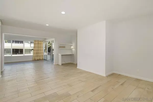La Jolla, CA 92037,2368 Torrey Pines #61