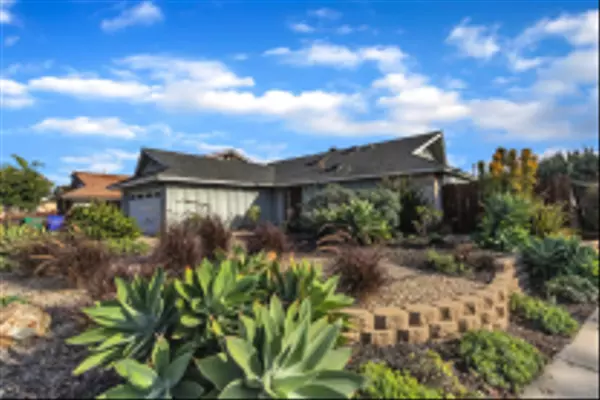 6907 Bettyhill Dr., San Diego, CA 92117