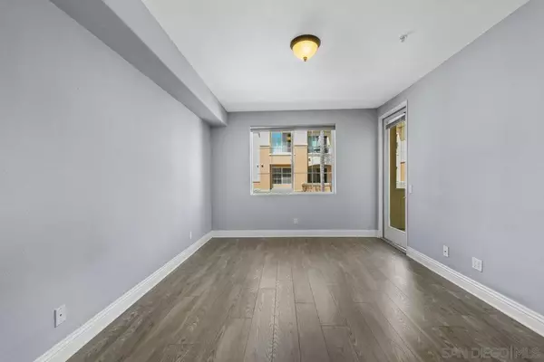 San Diego, CA 92130,12372 Carmel Country Rd. #202