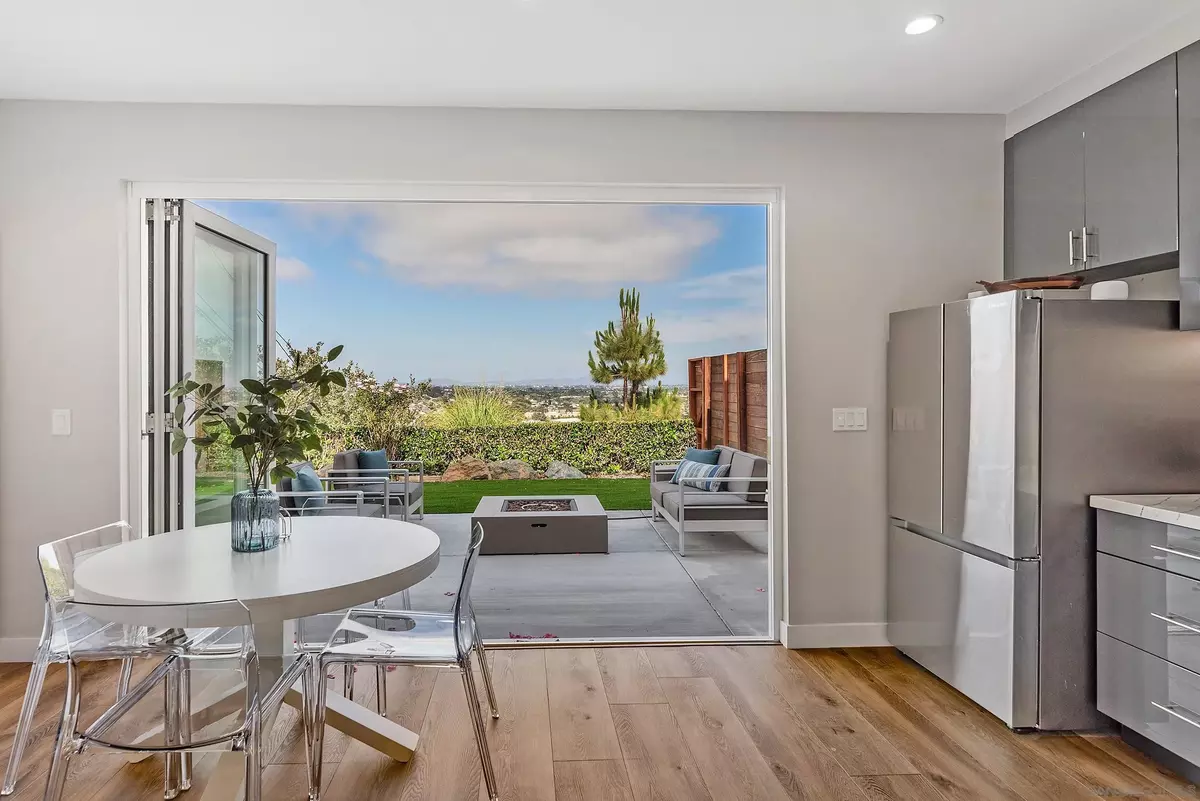 La Jolla, CA 92037,530 Desert View Dr