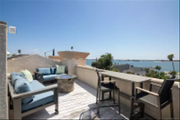 Pacific Beach, CA 92109,3701 Riviera Dr #11