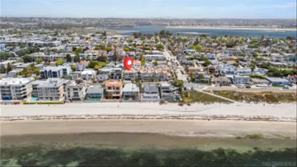 Pacific Beach, CA 92109,3701 Riviera Dr #11