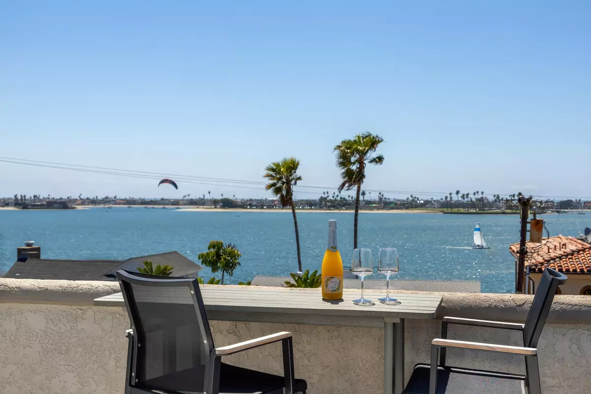 Pacific Beach, CA 92109,3701 Riviera Dr #11