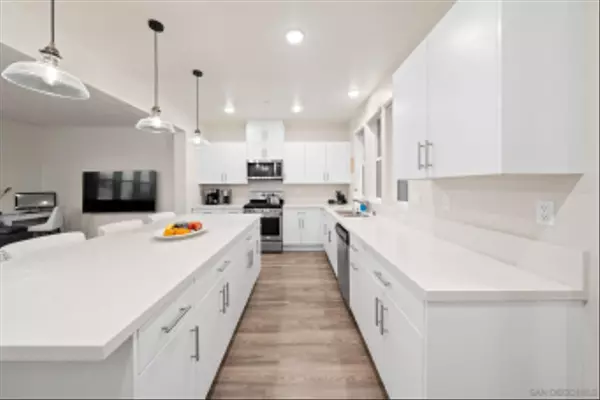 San Diego, CA 92154,5360 Calle Rockfish #32