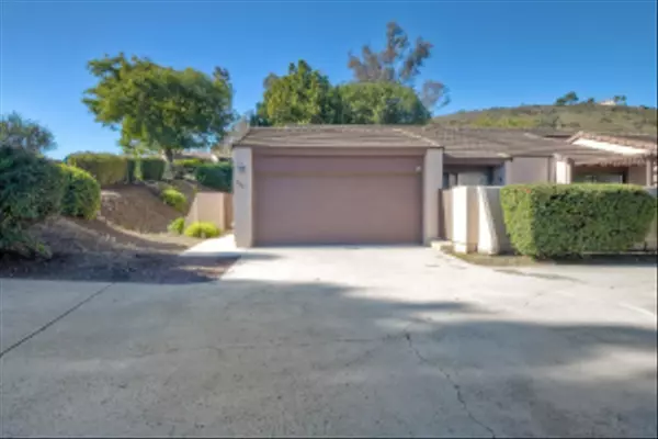 2049 Golden Circle Dr, Escondido, CA 92026
