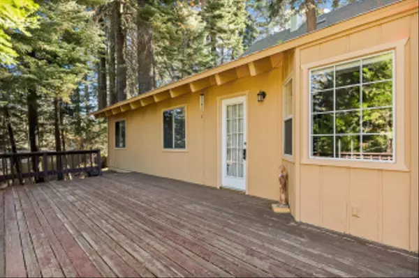 Twin Peaks, CA 92391,26582 Lake Forest Dr