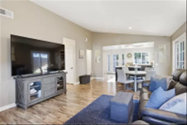 San Diego, CA 92131,12085 Eastglen St