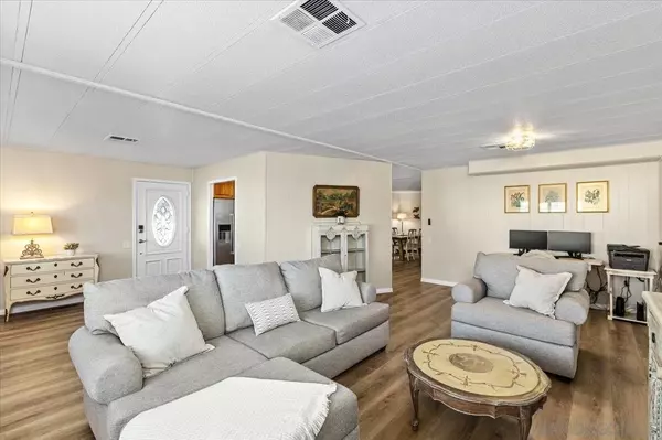 Carlsbad, CA 92011,7305 San Luis #240