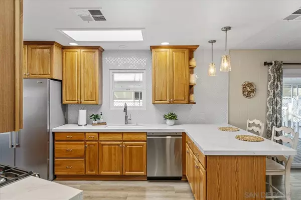 Carlsbad, CA 92011,7305 San Luis #240