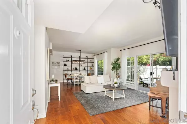 La Jolla, CA 92037,8619 Via Mallorca #C