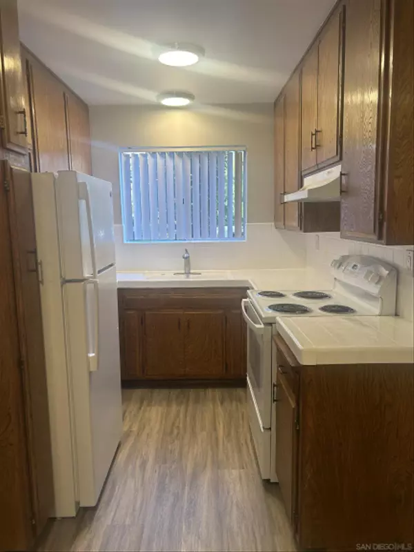 San Diego, CA 92116,4174 Monroe Ave #7