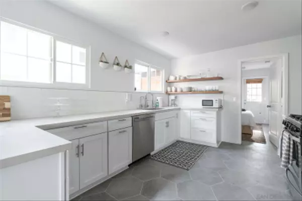 San Diego, CA 92107,4851 Narragansett Ave