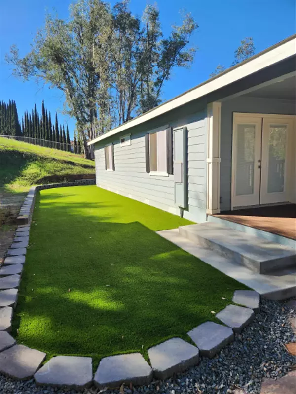 Vista, CA 92084,29763-65 Margale L