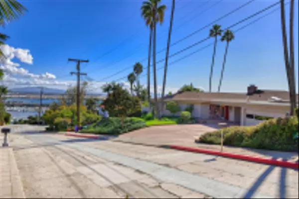 San Diego, CA 92106,3125 Qualtrough