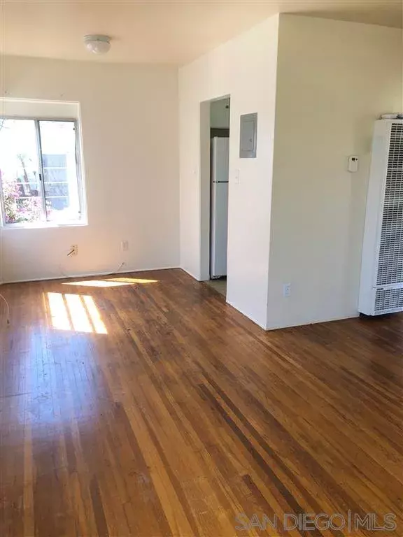 San Diego, CA 92109,831 Jamaica Ct