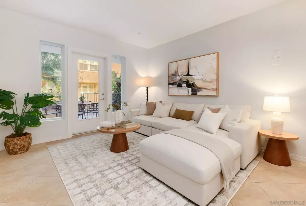 San Diego, CA 92101,301 W G St #112