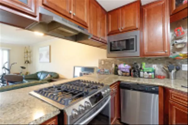 La Jolla, CA 92037,7509 Draper #306