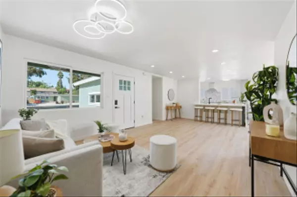 La Mesa, CA 91942,5875 Lake Murray Blvd