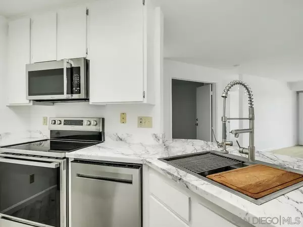 San Diego, CA 92111,7087 Camino Degrazia #141