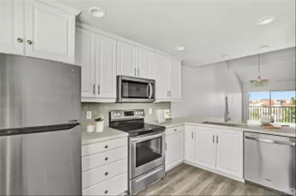 Carlsbad, CA 92011,901 Caminito Estrada #C