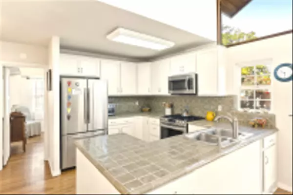 La Jolla, CA 92037,552 Fern Glen