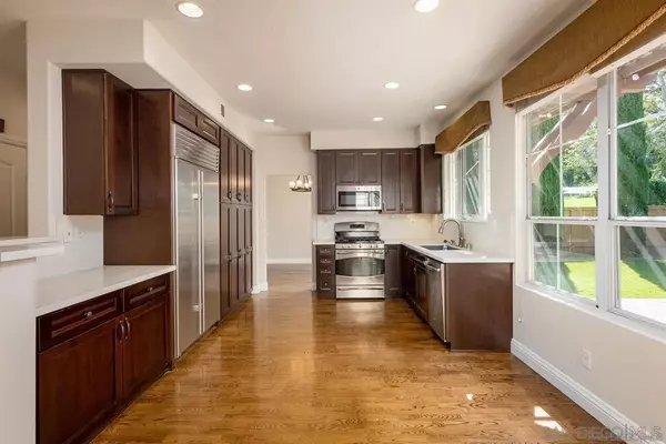 San Diego, CA 92130,5251 Caminito Exquisito