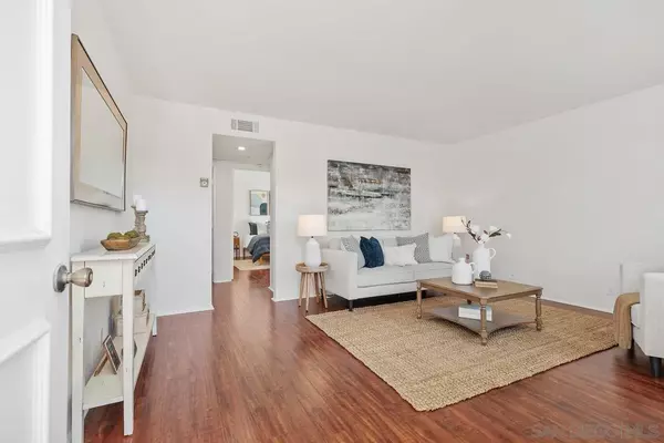 Encinitas, CA 92024,201 Coneflower St