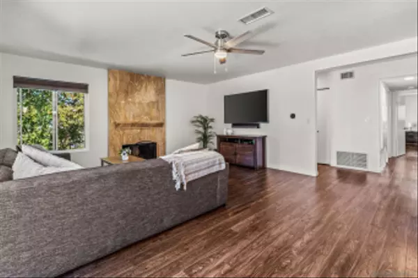 Escondido, CA 92025,450 W Vermont #1602