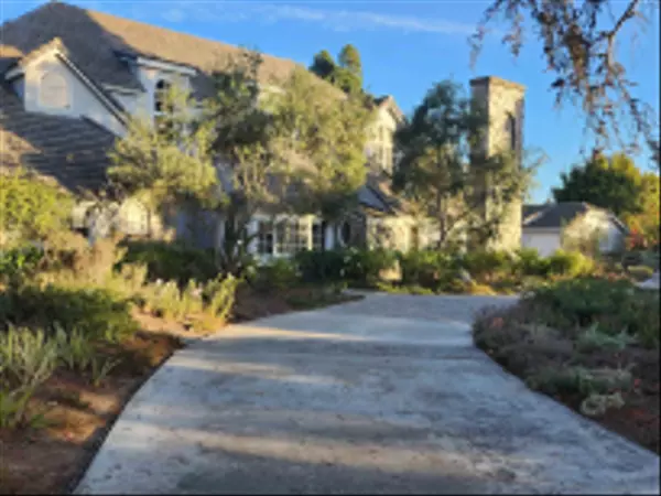 1402 Via Mil Cumbres, Solana Beach, CA 92075