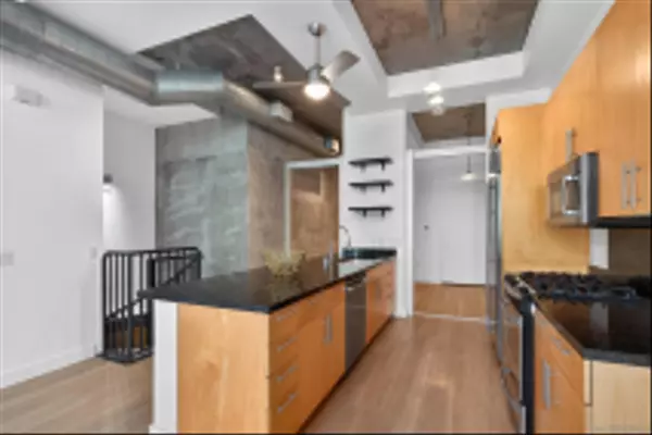 San Diego, CA 92101,1025 Island #202