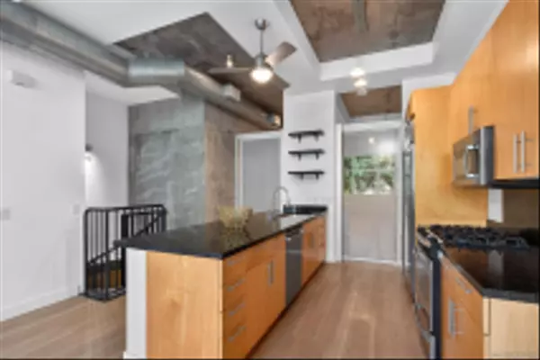 San Diego, CA 92101,1025 Island #202