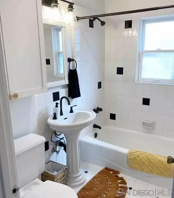 Encinitas, CA 92024,525 3rd Street