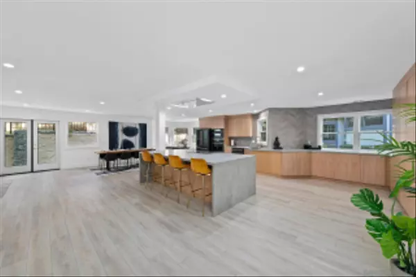 Carlsbad, CA 92009,7359 Alicante Rd