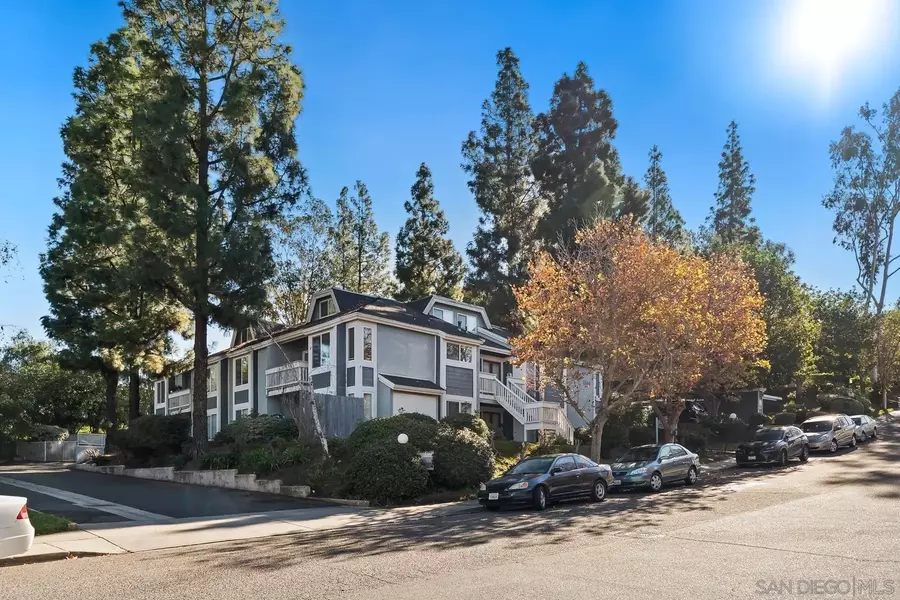 1564 Tanglewood Ln #19, Escondido, CA 92029