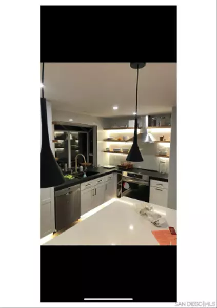 811 Mosaic Cir, Oceanside, CA 92057