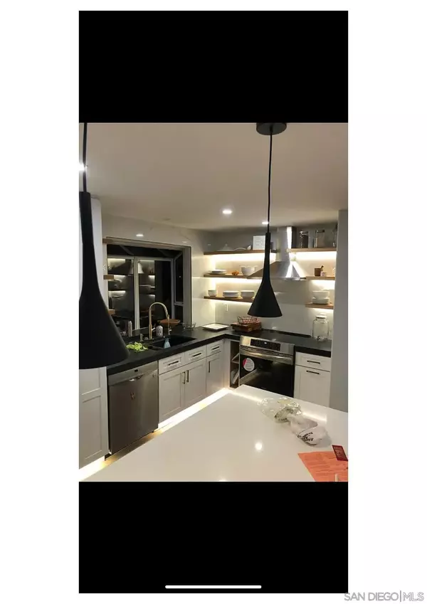 811 Mosaic Cir, Oceanside, CA 92057