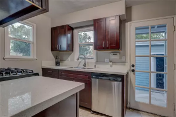 El Cajon, CA 92020,389 Chambers St.