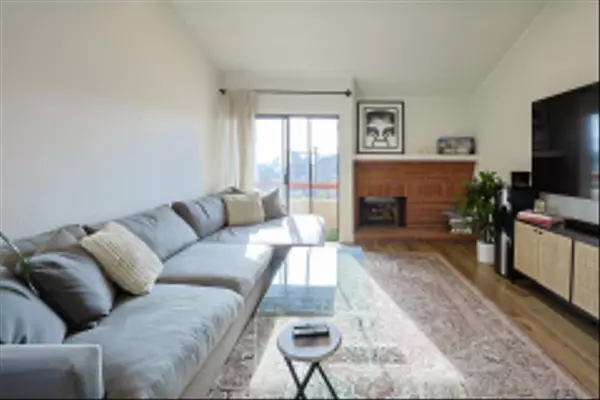 San Diego, CA 92111,1118 Fresno St #1